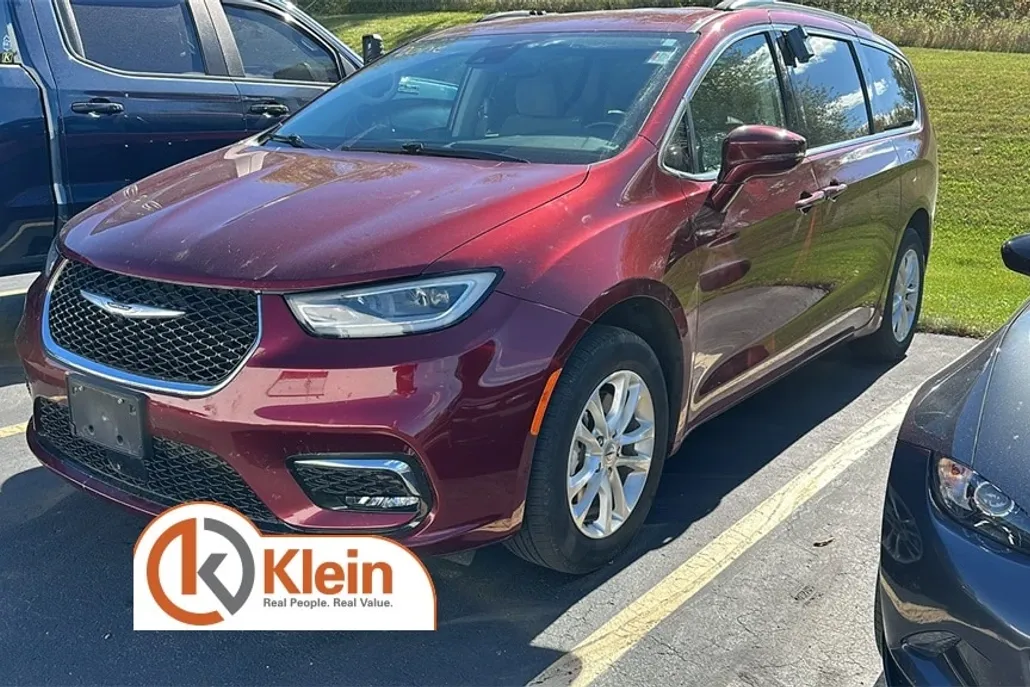 2021 Chrysler Pacifica Touring photo 1