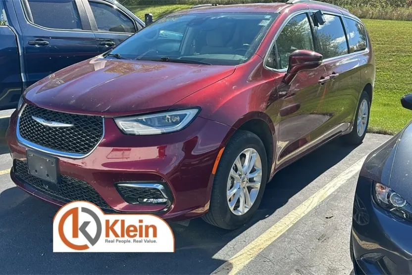 2021 Chrysler Pacifica Touring photo 1