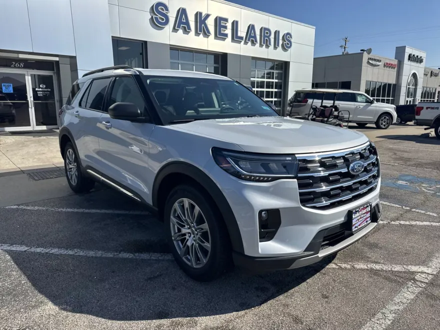 2025 Ford Explorer photo 1