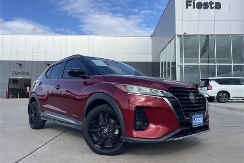 2021 Nissan Kicks SR photo 1