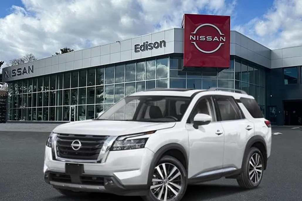 2025 Nissan Pathfinder Platinum photo 1