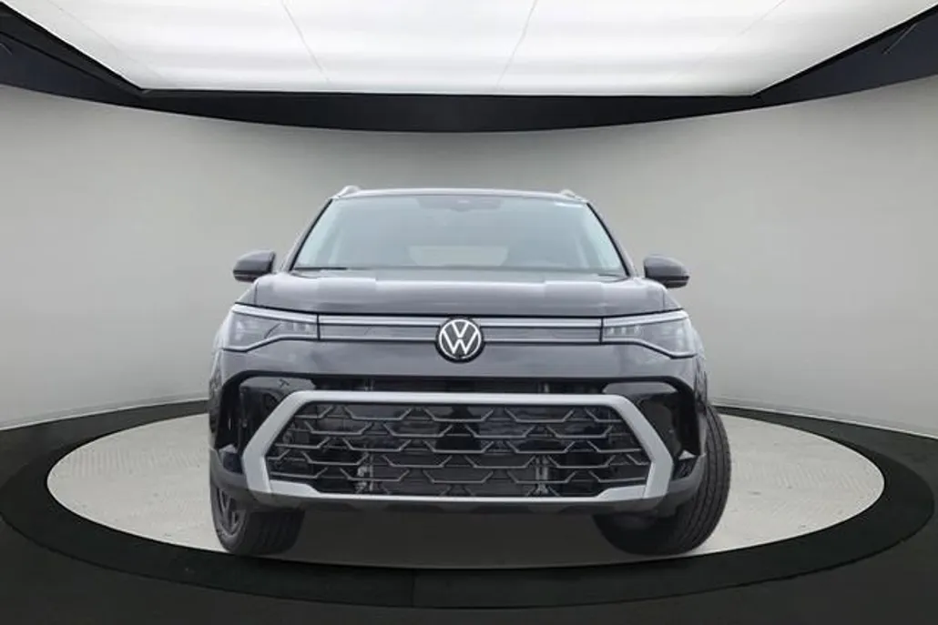 2025 Volkswagen Taos SEL photo 1