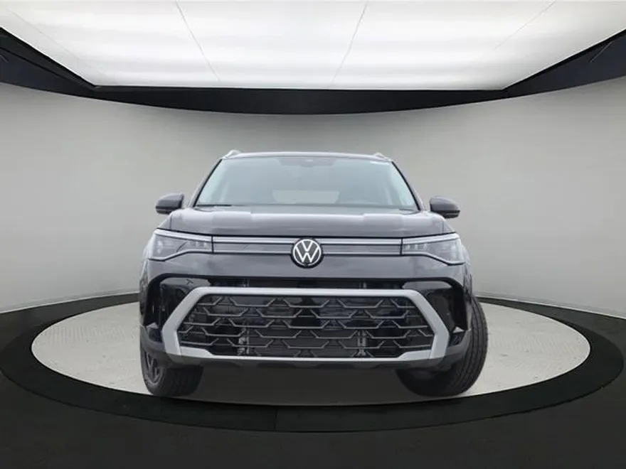 2025 Volkswagen Taos SEL photo 1