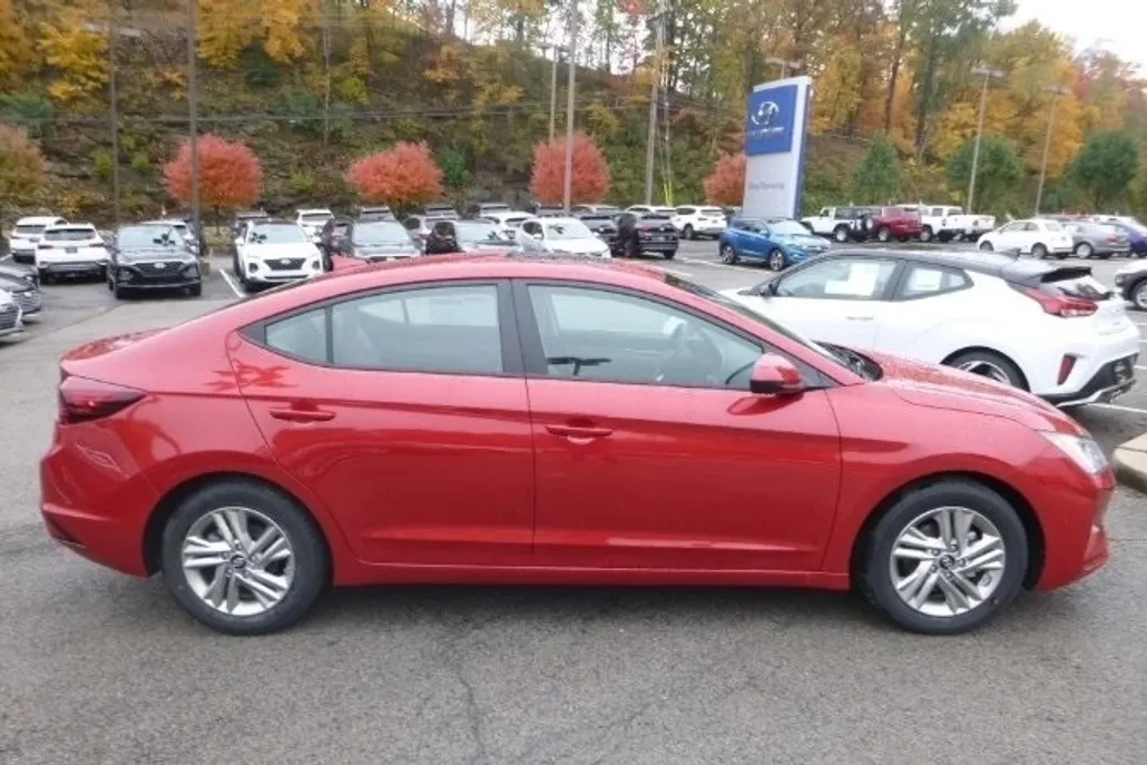 2019 Hyundai Elantra SEL photo 1