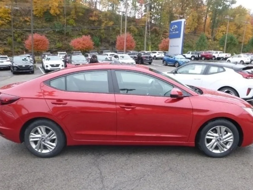 2019 Hyundai Elantra SEL photo 1