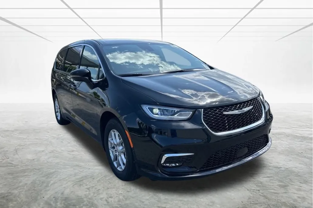 2025 Chrysler Pacifica photo 1