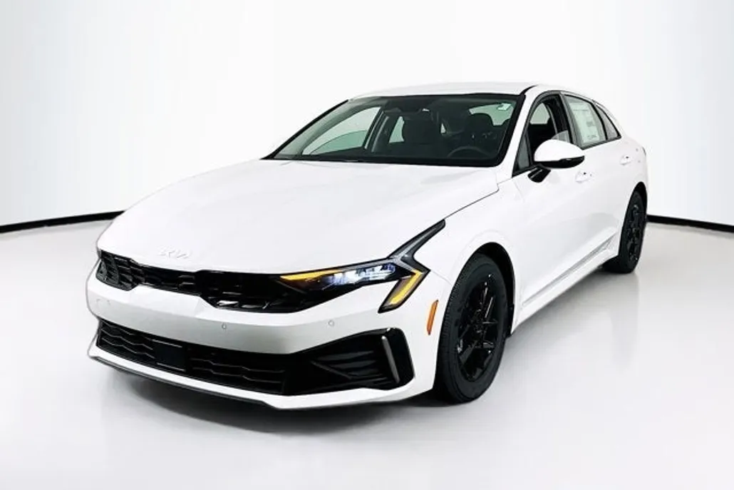 2025 Kia K5 LXS photo 1