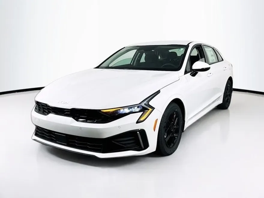 2025 Kia K5 LXS photo 1