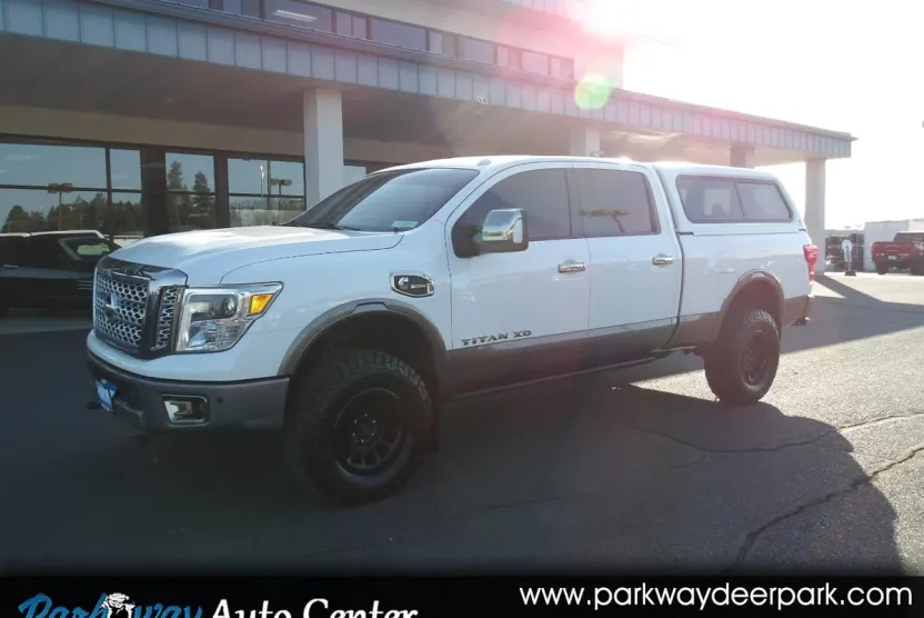2018 Nissan Titan Platinum Reserve photo 1