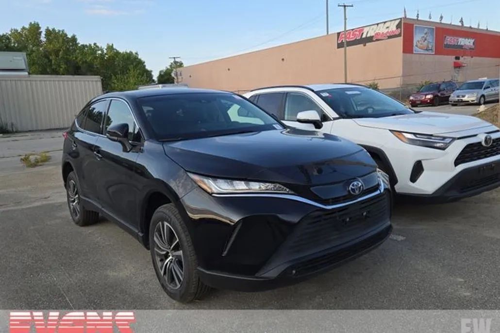 2022 Toyota Venza LE photo 1