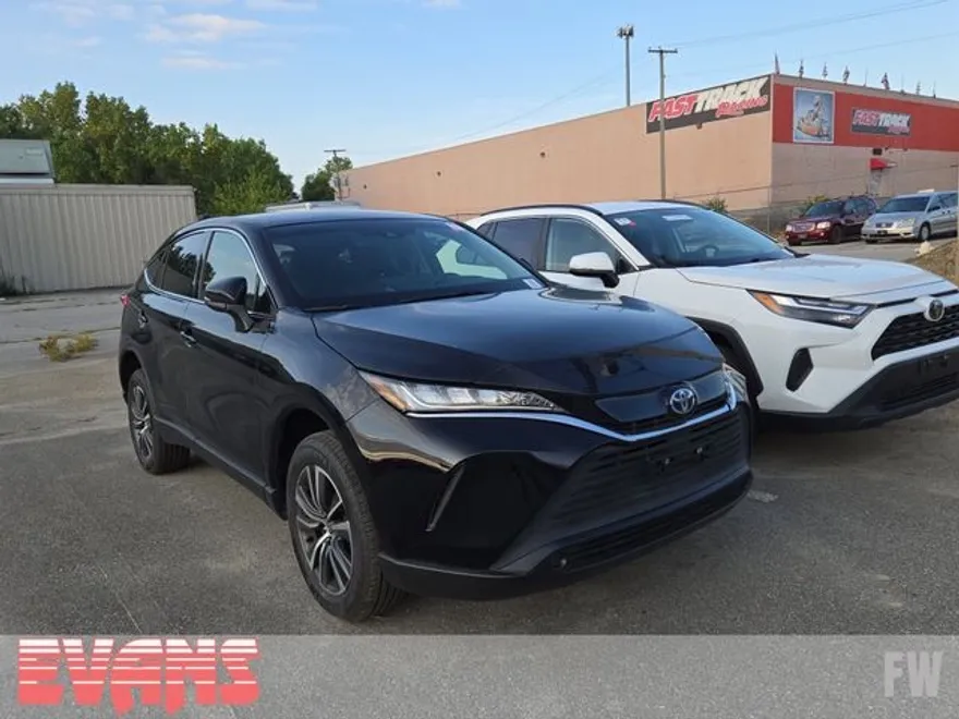 2022 Toyota Venza LE photo 1