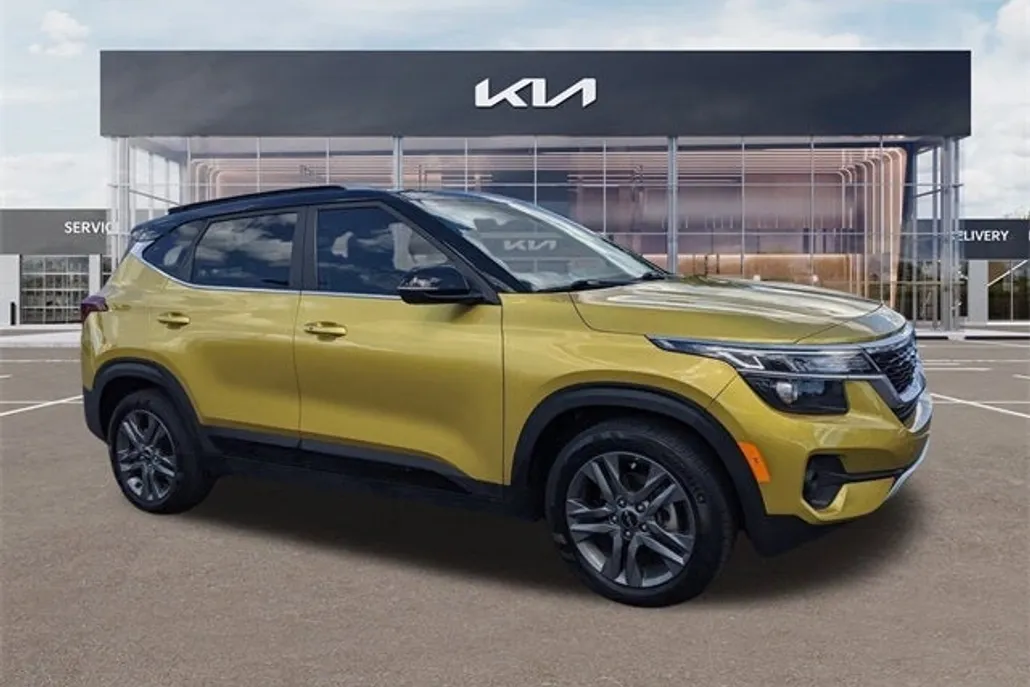 2023 Kia Seltos S photo 1
