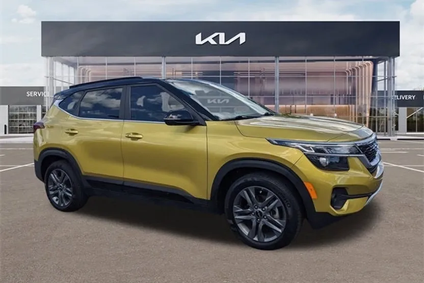 2023 Kia Seltos S photo 1