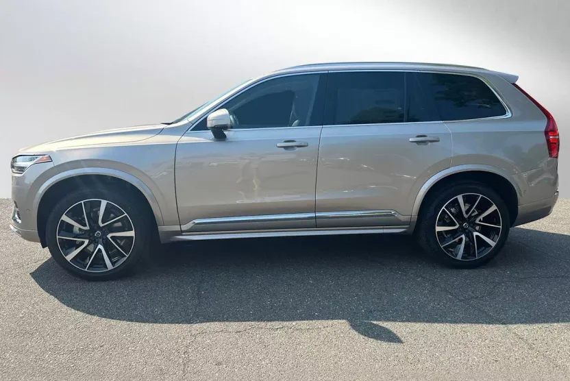 2025 Volvo XC90 Plus photo 1