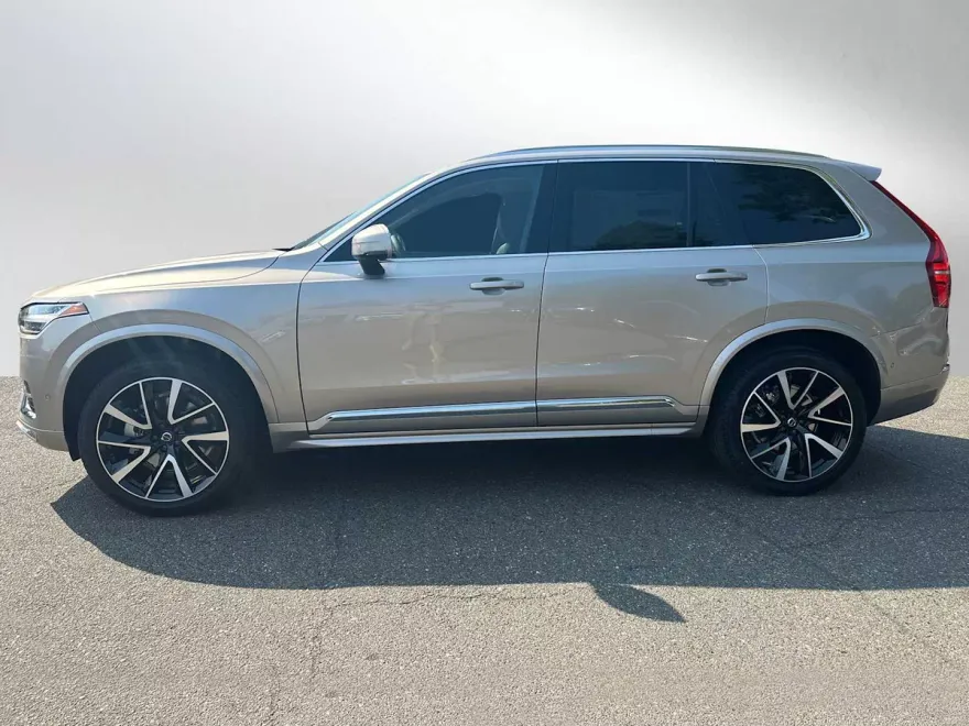 2025 Volvo XC90 Plus photo 1