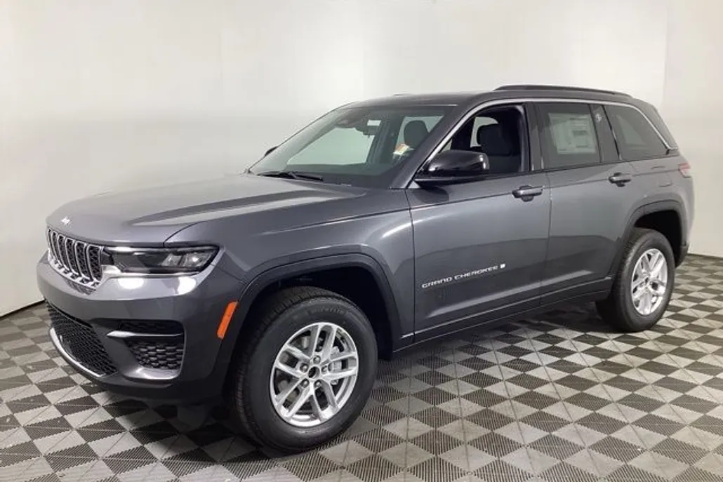 2025 Jeep Grand Cherokee Laredo photo 1