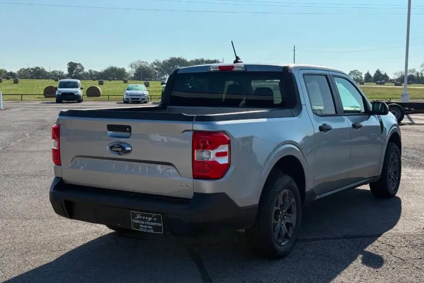 2022 Ford Maverick XLT photo 1