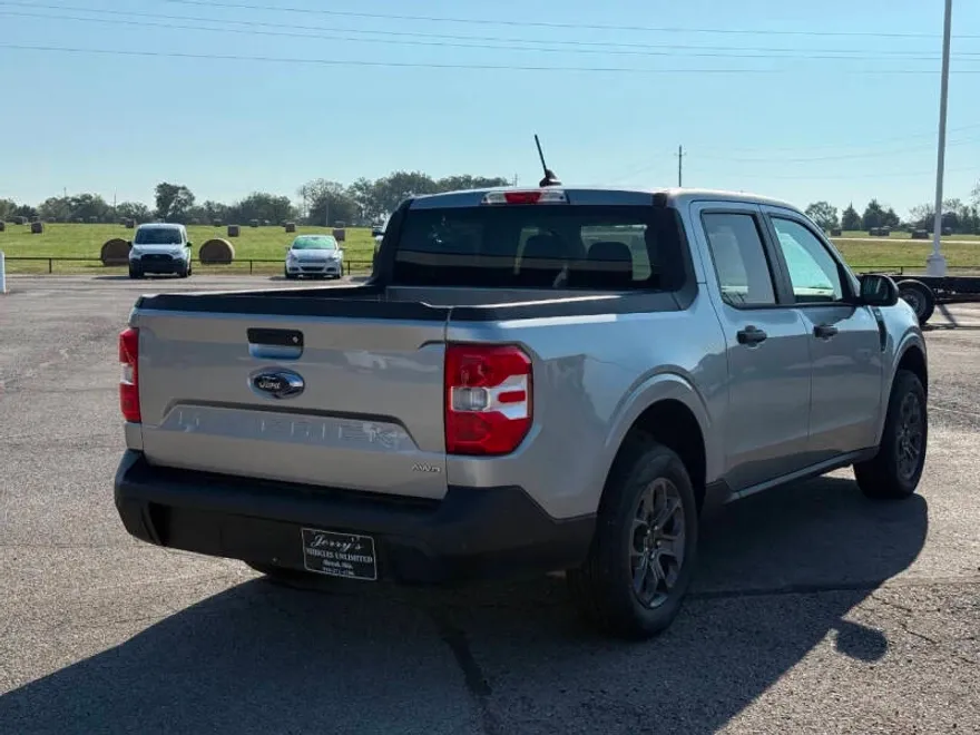 2022 Ford Maverick XLT photo 1