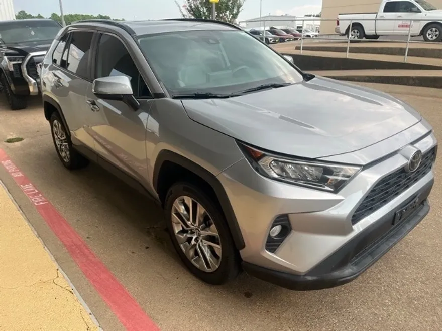 2021 Toyota RAV4 XLE Premium photo 1