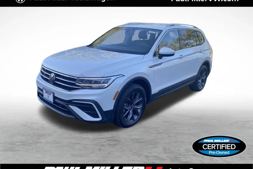 2023 Volkswagen Tiguan SE photo 1