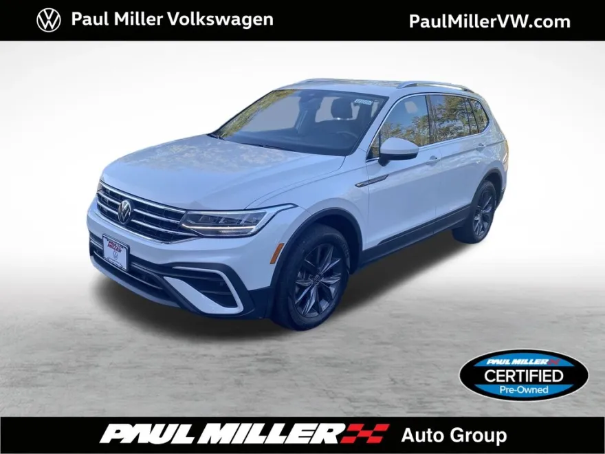 2023 Volkswagen Tiguan SE photo 1