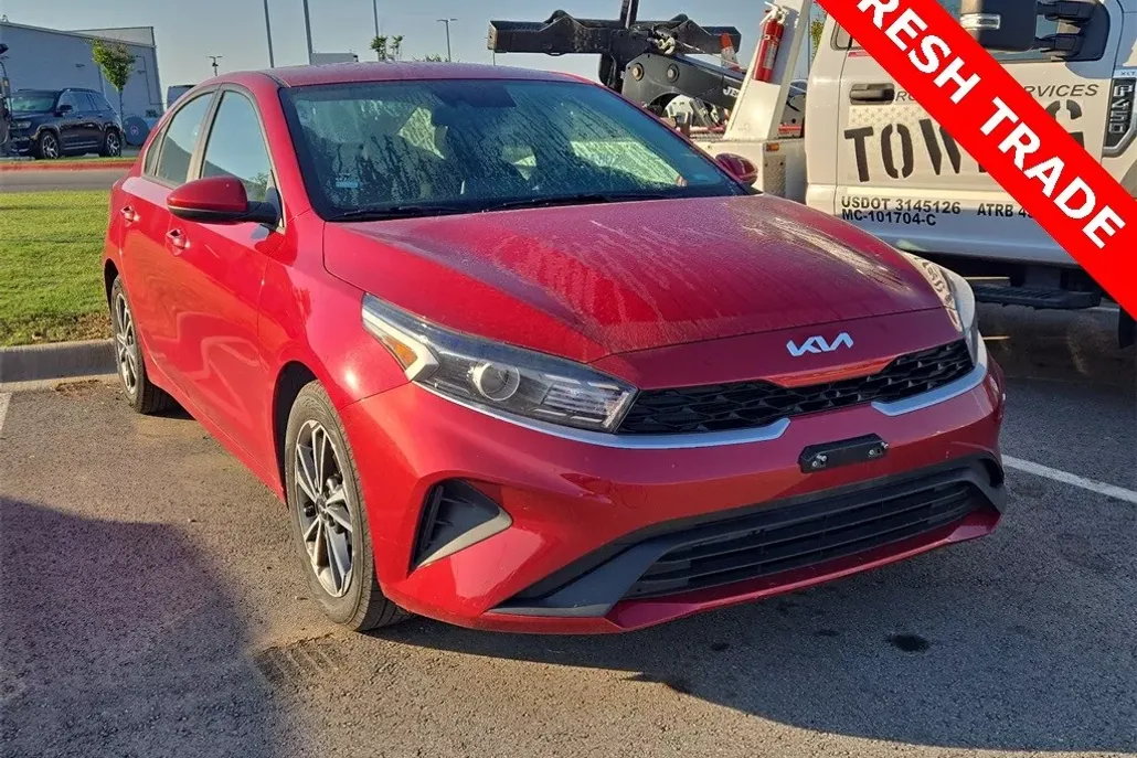 2023 Kia Forte LXS photo 1