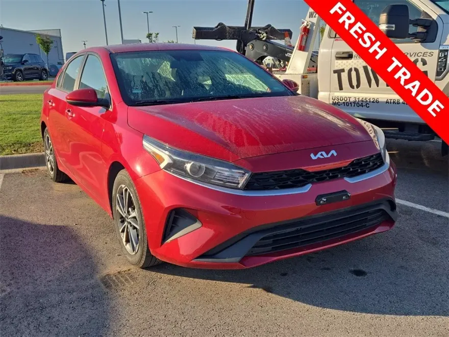 2023 Kia Forte LXS photo 1