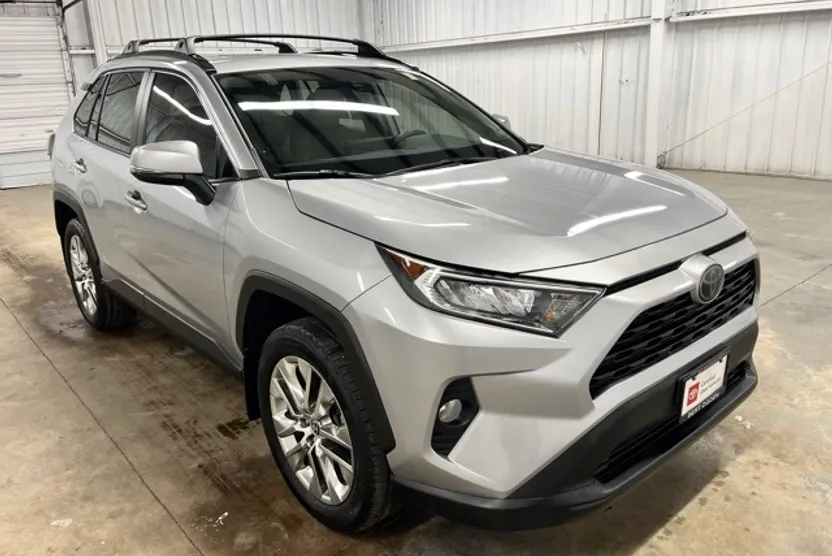 2021 Toyota RAV4 XLE Premium photo 1