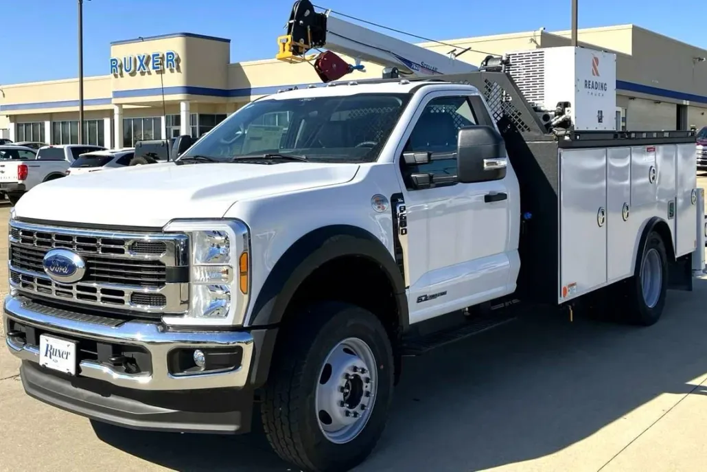 2024 Ford F-600 photo 1