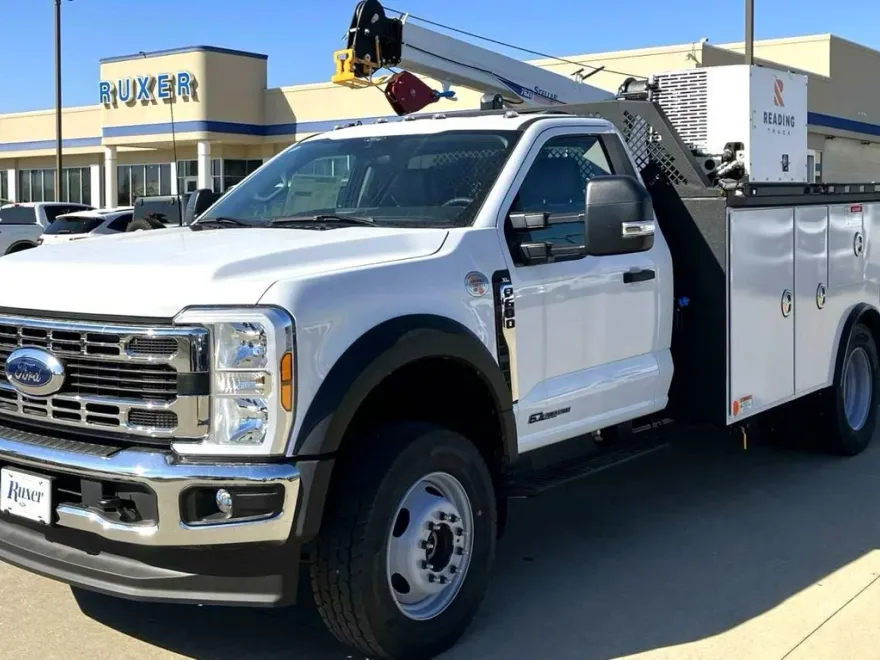 2024 Ford F-600 photo 1