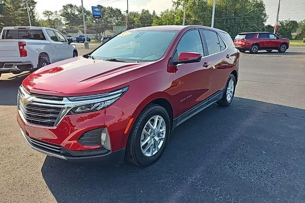2024 Chevrolet Equinox LT photo 1