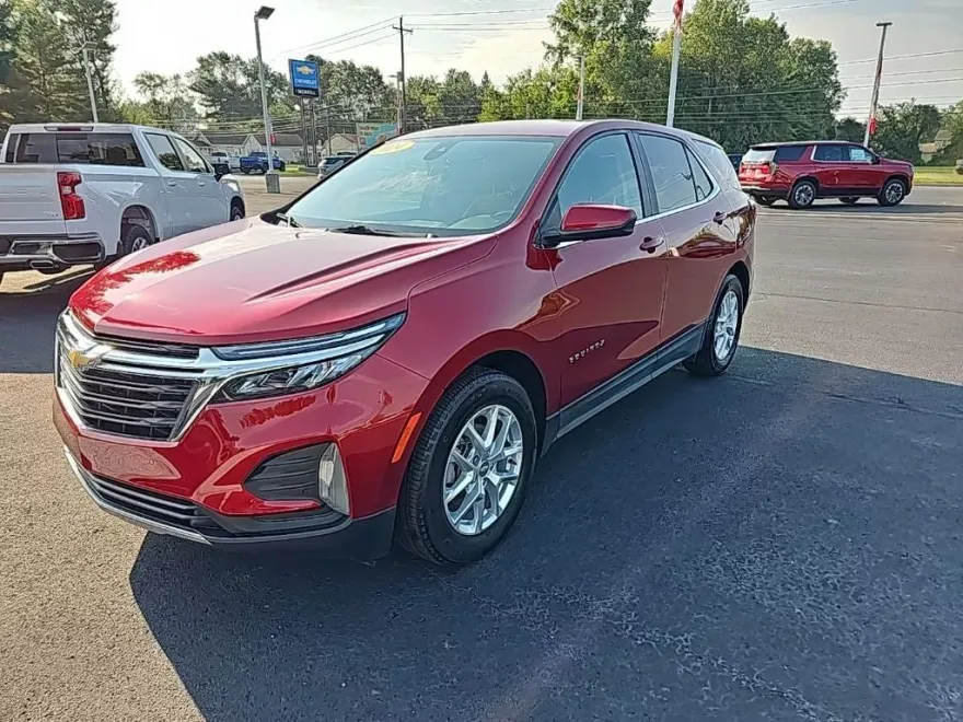 2024 Chevrolet Equinox LT photo 1