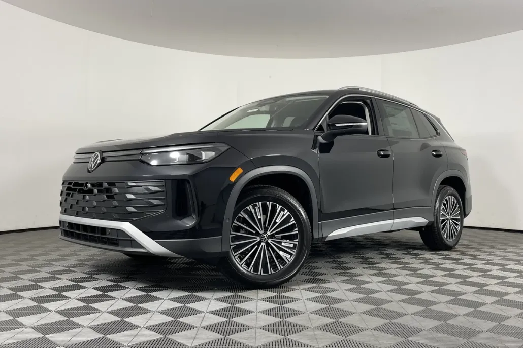 2025 Volkswagen Tiguan S photo 1