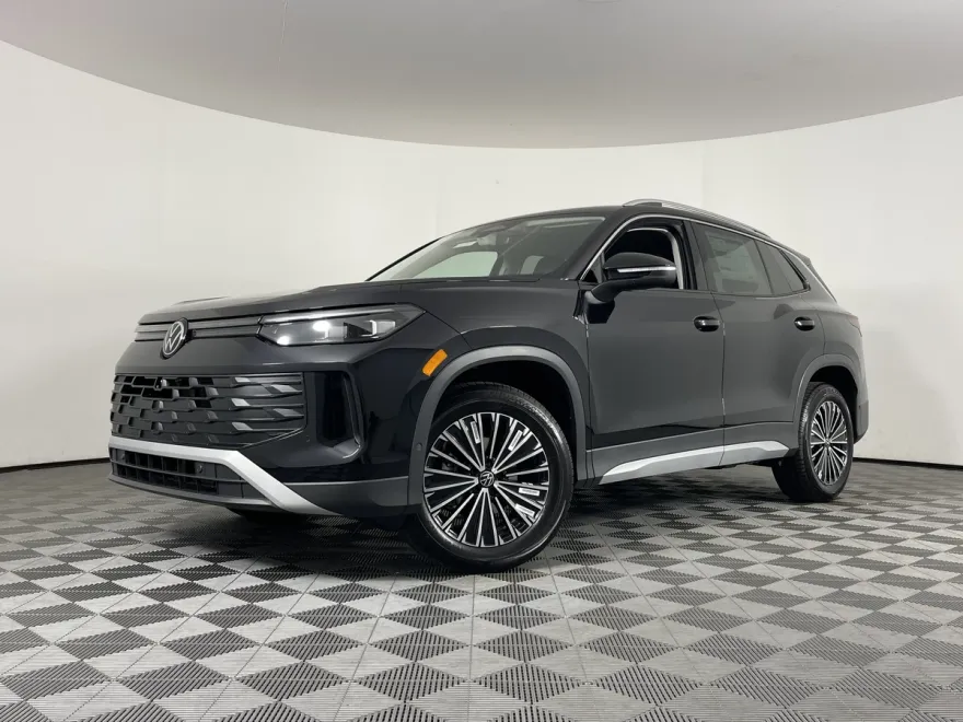 2025 Volkswagen Tiguan S photo 1