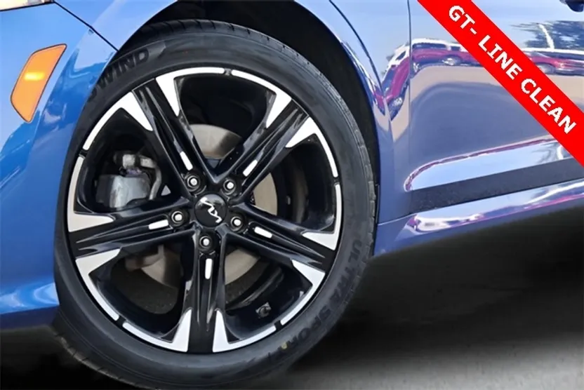 2023 Kia K5 GT-Line photo 1