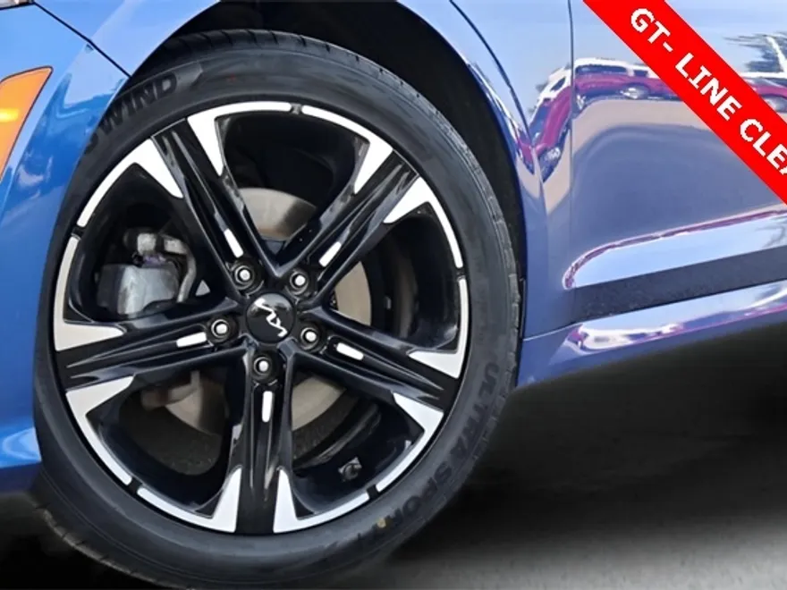 2023 Kia K5 GT-Line photo 1