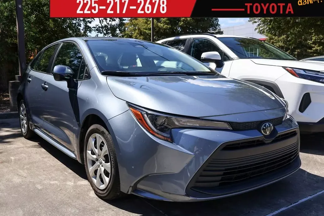 2024 Toyota Corolla LE photo 1