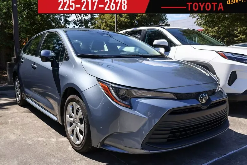 2024 Toyota Corolla LE photo 1