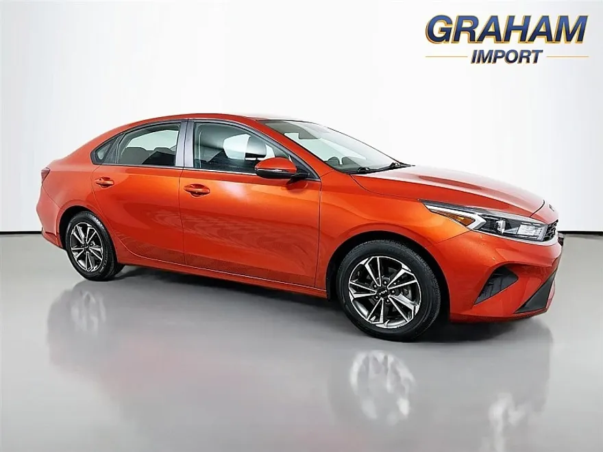 2023 Kia Forte LXS photo 1