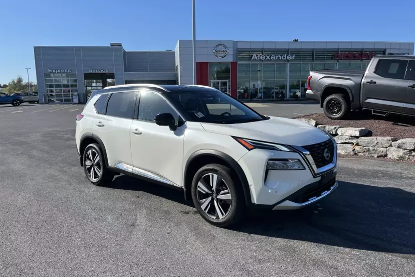 2023 Nissan Rogue AWD Platinum photo 1