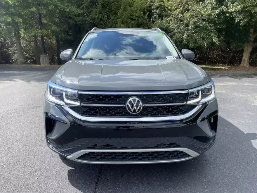 2022 Volkswagen Taos SEL photo 1