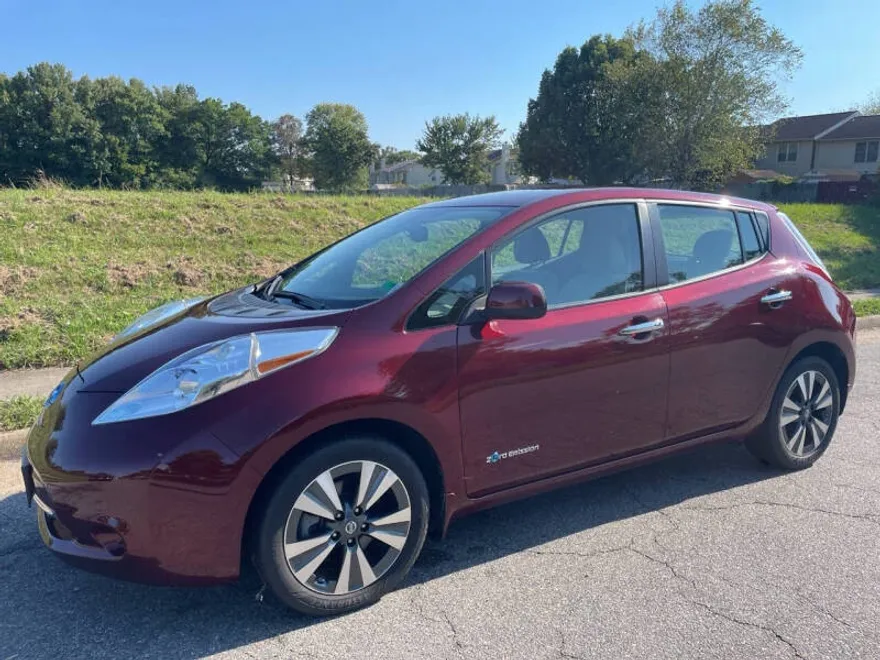 2016 Nissan Leaf SL photo 1