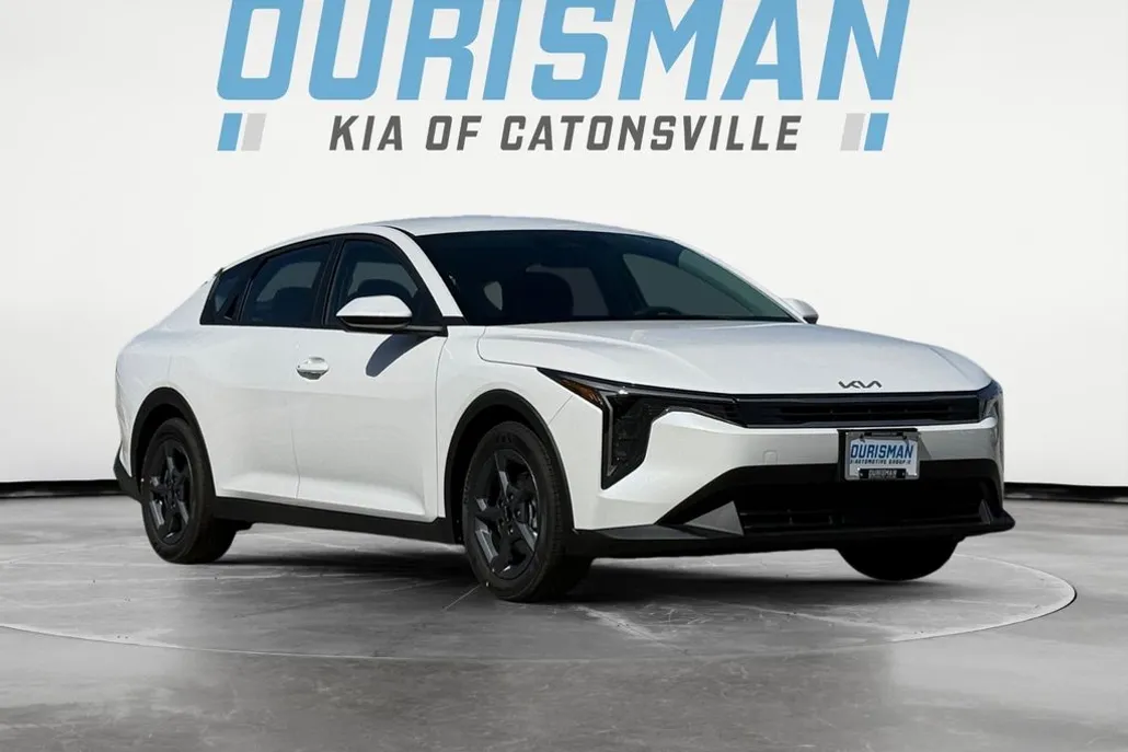 2025 Kia K4 LXS photo 1