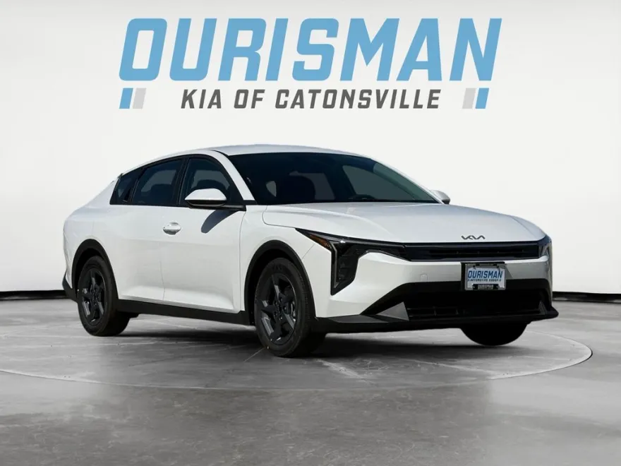 2025 Kia K4 LXS photo 1