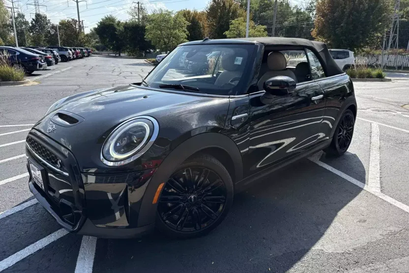 2023 Mini Cooper Convertible S photo 1