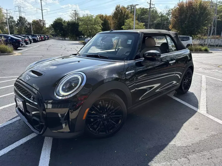 2023 Mini Cooper Convertible S photo 1