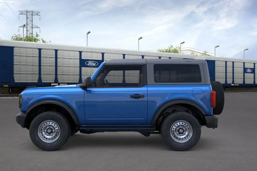 2025 Ford Bronco Base photo 1