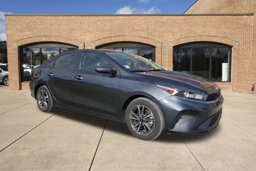 2023 Kia Forte LXS photo 1