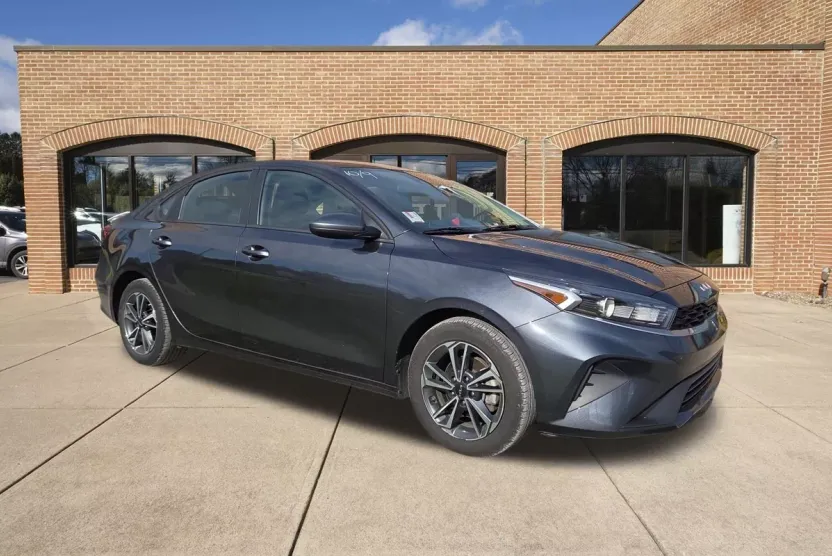 2023 Kia Forte LXS photo 1