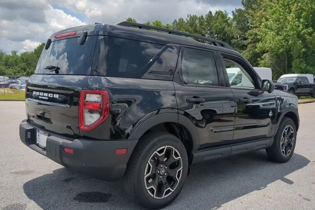 2025 Ford Bronco Sport Outer Banks photo 1